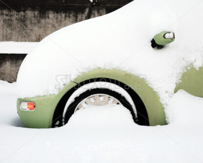 Snowy car - shoot.is