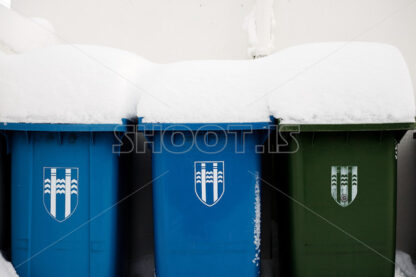 Trash cans - shoot.is