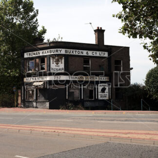 Abandoned pub - shoot.is