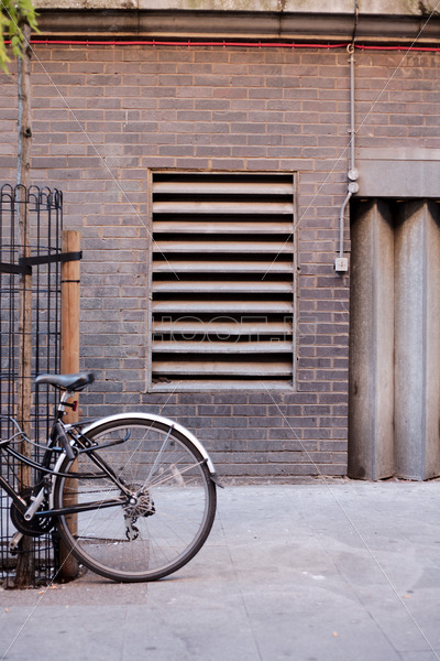 Locked bicycle in a alley - shoot.is