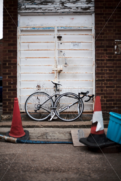Locked bicycle in a alley - shoot.is